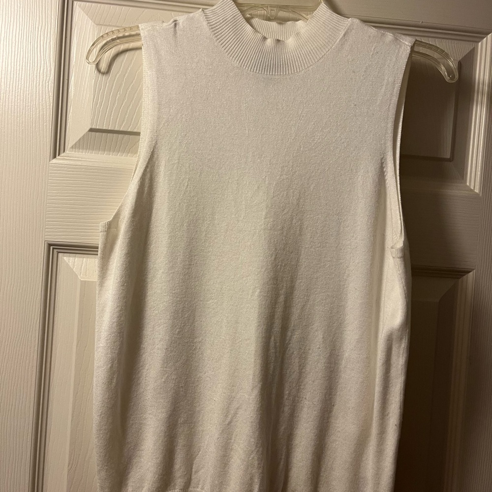 Worthington Elegant White Sleeveless Top. Size M